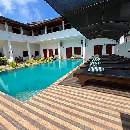 Sundowners Guesthouse Hikkaduwa Buitenkant foto