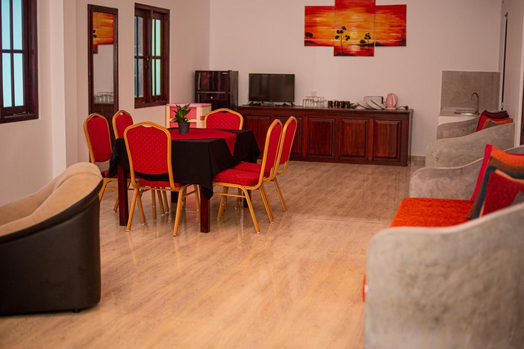 Sundowners Guesthouse Hikkaduwa Buitenkant foto