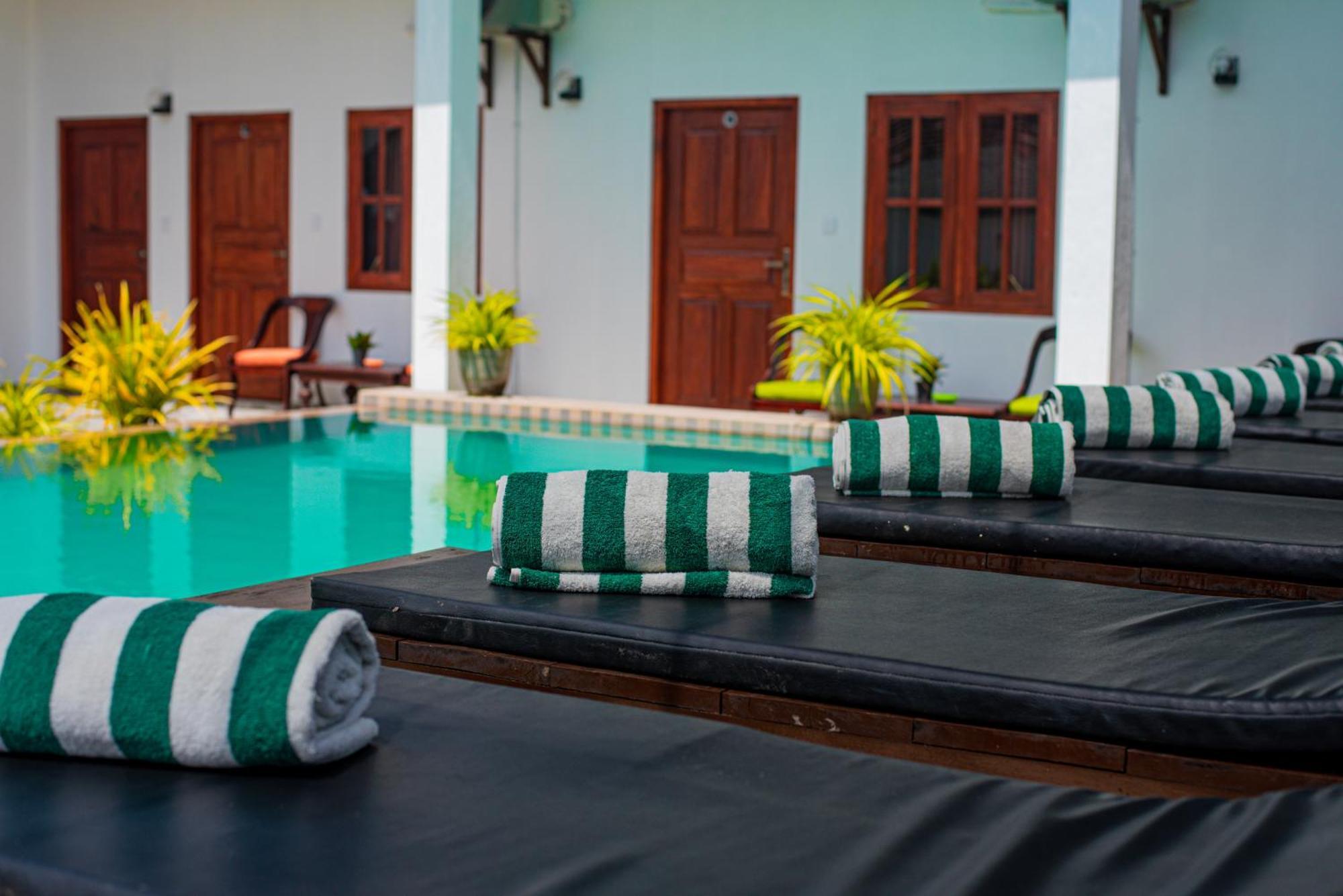 Sundowners Guesthouse Hikkaduwa Buitenkant foto