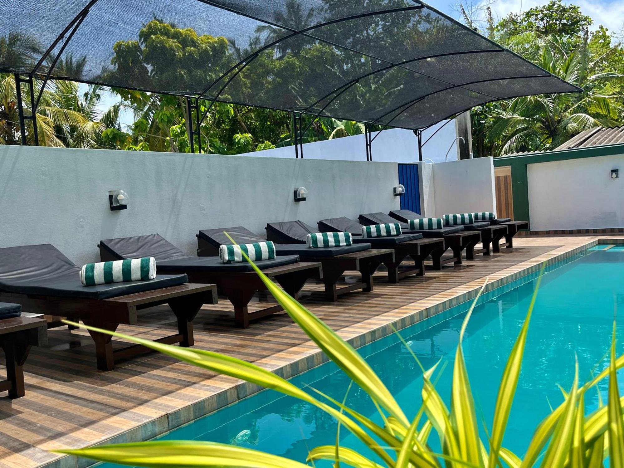 Sundowners Guesthouse Hikkaduwa Buitenkant foto